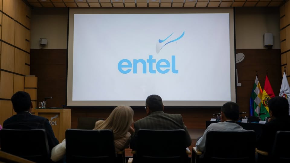 #NotaDePrensa | NUEVO DIRECTORIO DE ENTEL S.A. ABRE UN NUEVO RUMBO ESTRATÉGICO
oopp.gob.bo/.../nuevo-dire…
#SiempreBolivia 📷