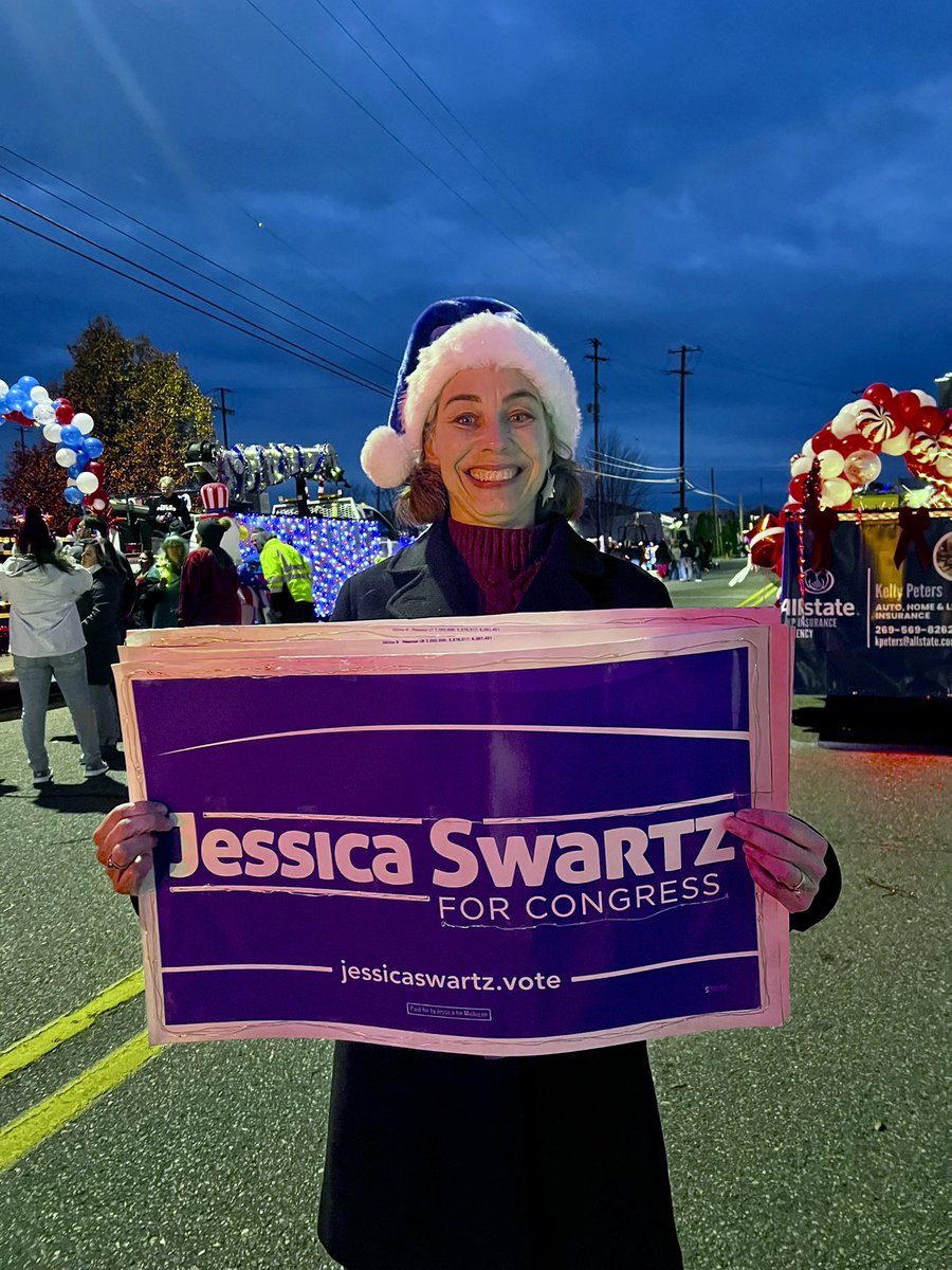 JessicaForMI's tweet image. It was a joy to march with the Calhoun County Democrats at the Battle Creek Christmas Parade. Great start to the holiday season!