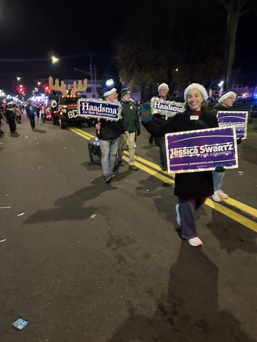 JessicaForMI's tweet image. It was a joy to march with the Calhoun County Democrats at the Battle Creek Christmas Parade. Great start to the holiday season!