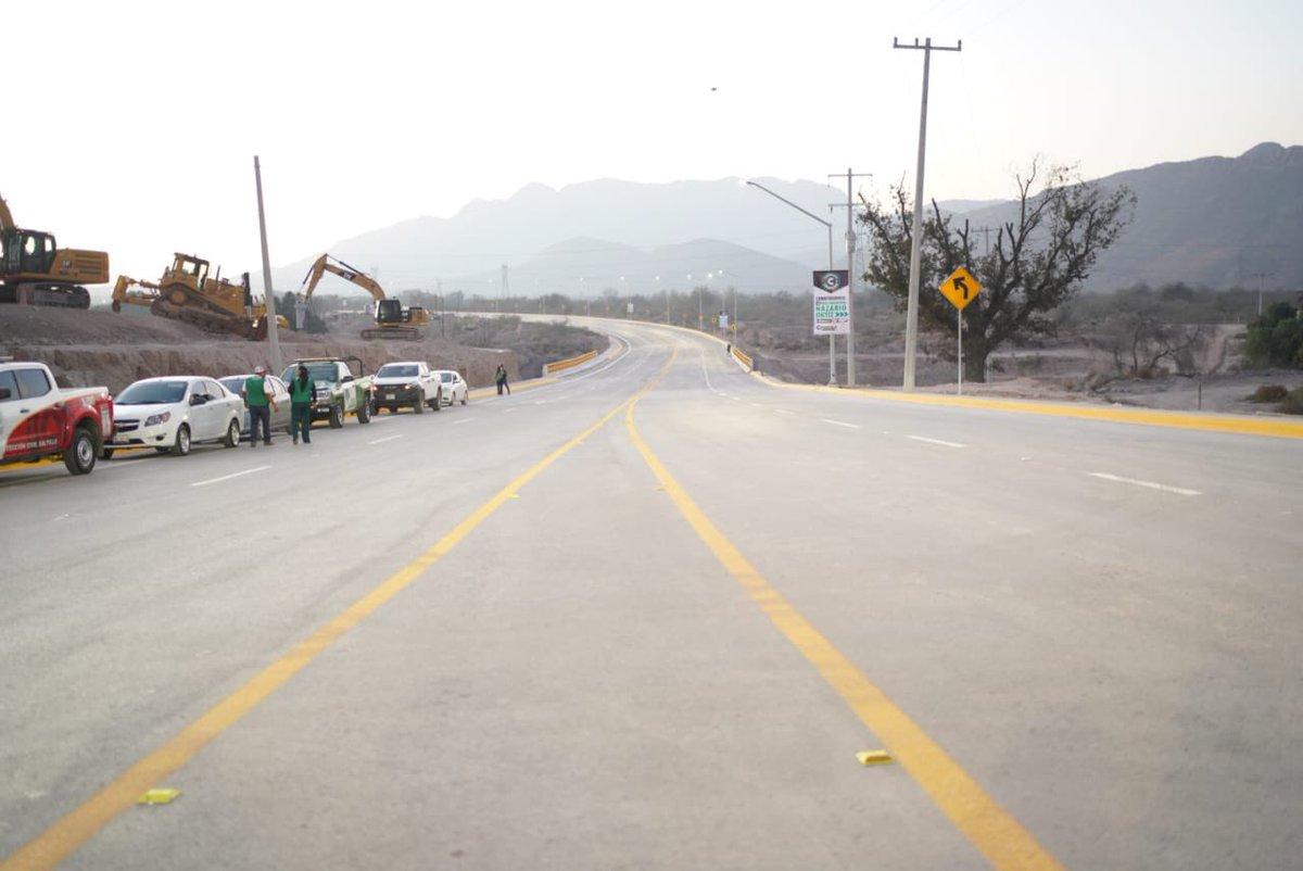 Con esta infraestructura se fortalece la movilidad en beneficio de miles de familias. #CoahuilaPaDelante #APasosDeGigante #PuroJale (2/2)