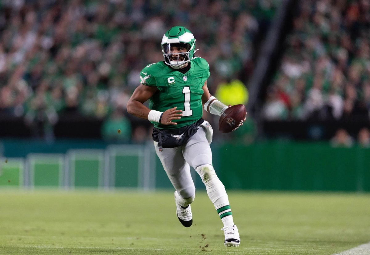 SaquonsCenter's tweet image. Jalen Hurts&apos; worst and best finishes in his career as a starter:

Best: Super Bowl Champ
Worst: Wild Card loss

He&apos;s made the playoff in every year as a starter.