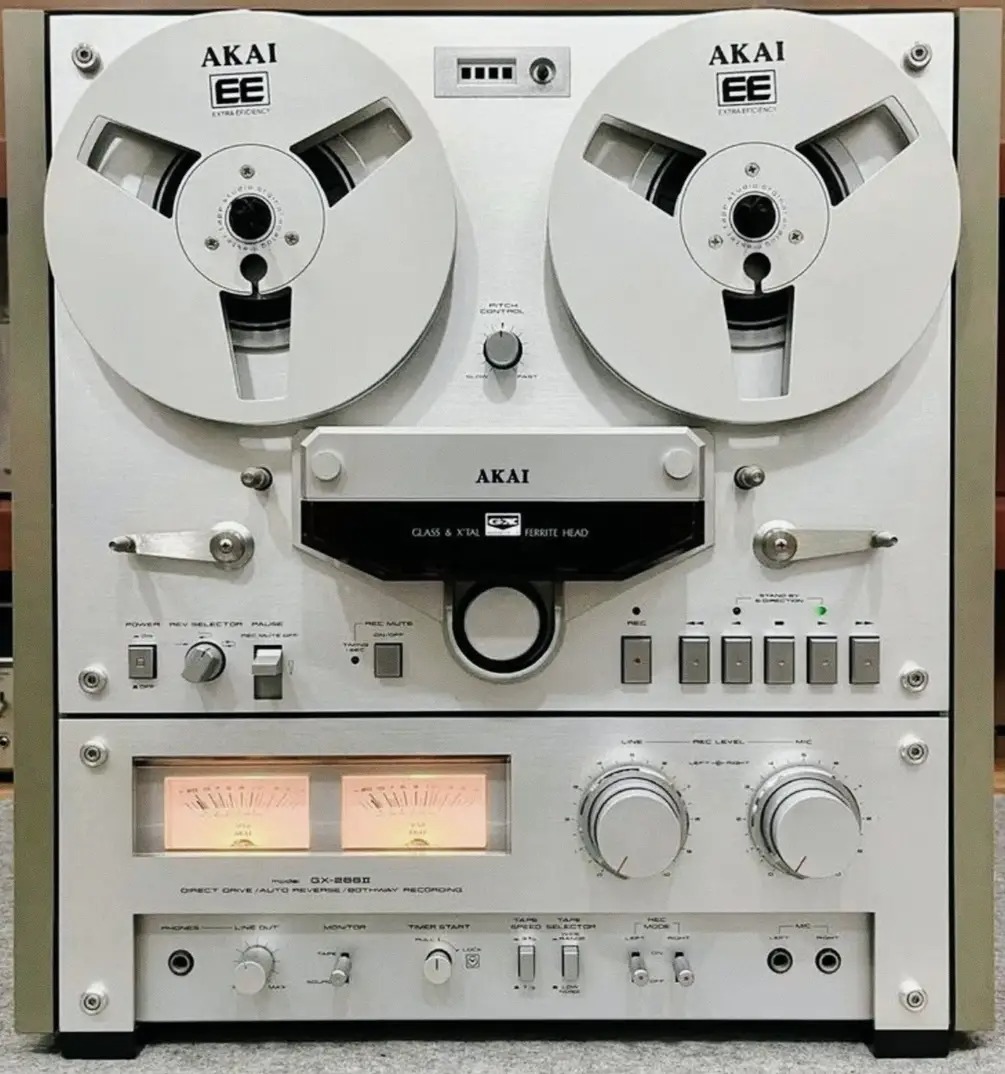 steventeaster's tweet image. #analog
Vs.
#digital which do you prefer!