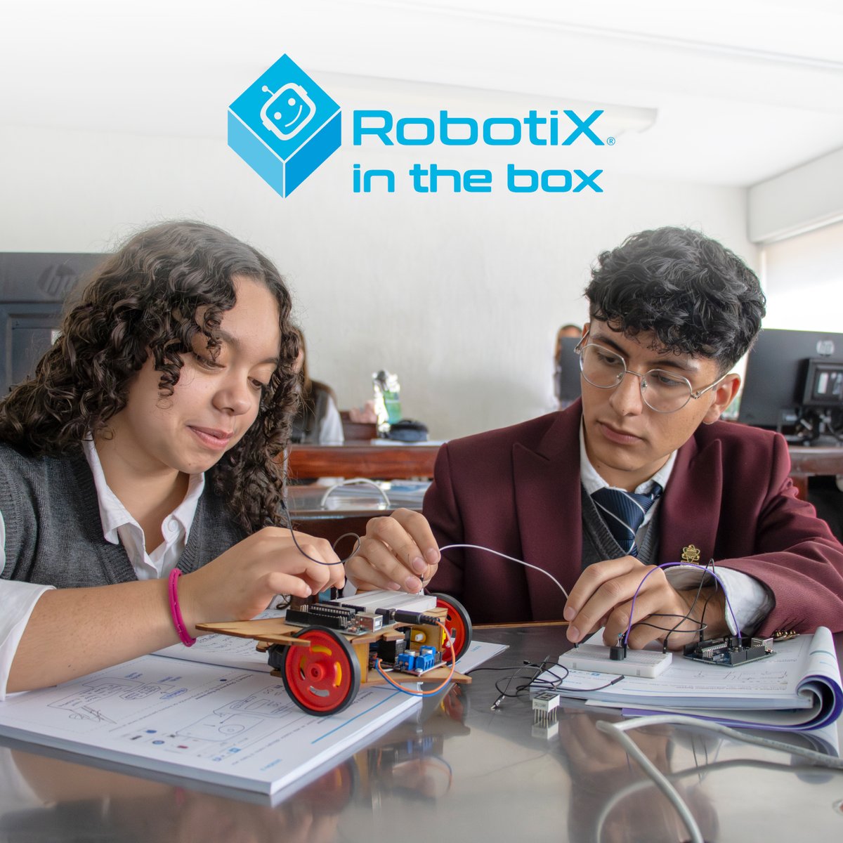 SoyRobotiX's tweet image. 📦📚 RobotiX in the box lleva electrónica, programación y robótica con Arduino a estudiantes de secundaria y bachillerato, impulsando su aprendizaje STEM+ desde la práctica.

🤖 Implementa este programa de manera curricular en tu escuela
📩 Envíanos DM para más información