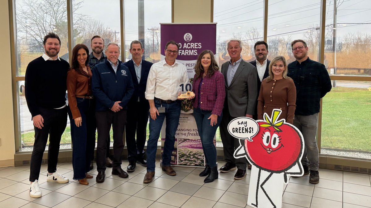 80AcresFarms's tweet image. .@BE_NKY stopped by our Florence, Kentucky, farm today to commemorate 10 years of 80 Acres! And they brought some friends with them—@judgegarymoore and @Rawlings4Ky. We&apos;re grateful for all the support from our Northern Kentucky community.
