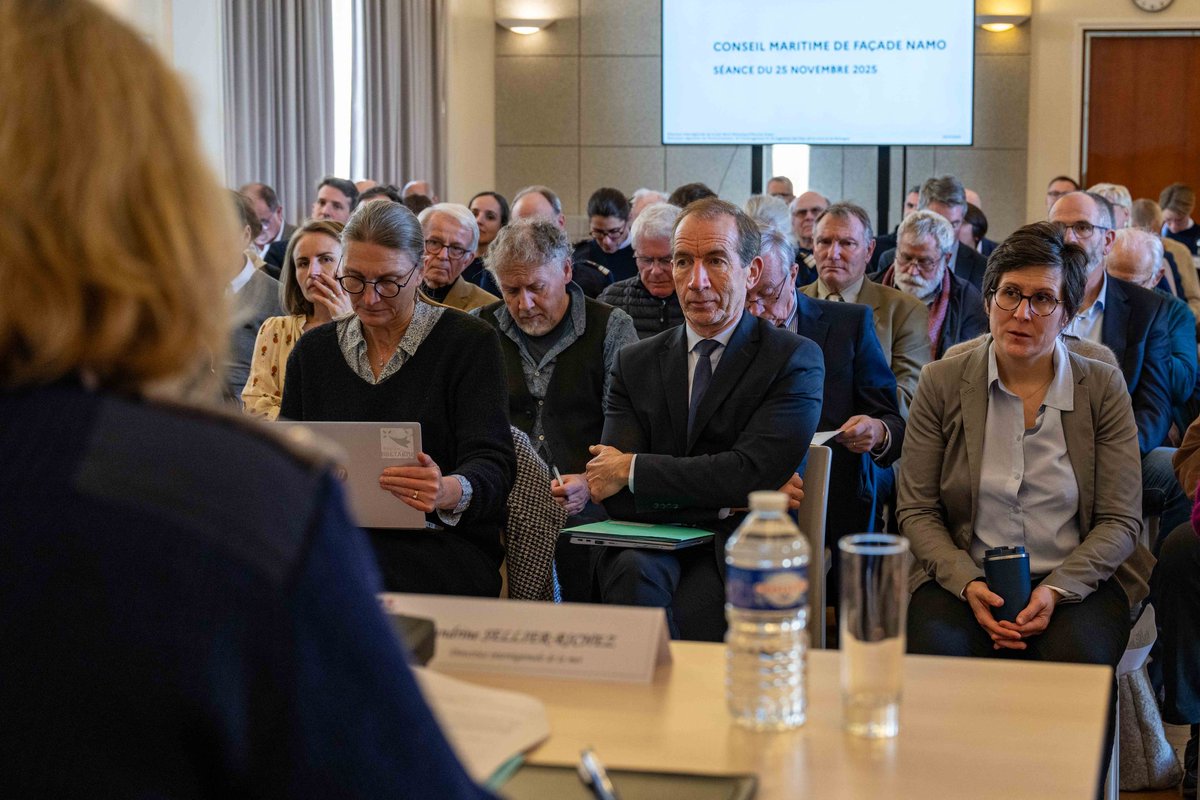 premar_ceclant's tweet image. #PREMAR Ce jour, le préfet maritime de l’Atlantique, le vice-amiral d’escadre Jean-François Quérat, et le préfet Pays de la Loire, Fabrice Rigoulet-Roze, préfets coordonnateurs de la façade Nord-Atlantique Manche-Ouest #NAMO, ont réuni le Conseil maritime, en présence de