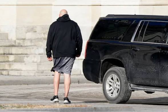 JMar0410's tweet photo. @FoxNews @SecDuffy So we are just going to  forget John Fetterman showed up to Trumps Inauguration in shorts and a hoodie?!?!    Here are some photos to help you remember that. https://t.co/vT4EheTcR3