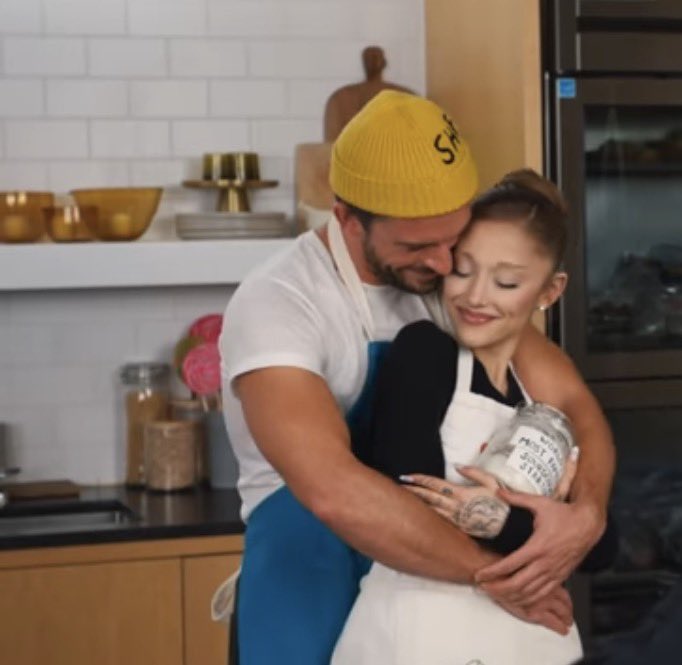 arianagrandebr's tweet image. CASAL DO ANO