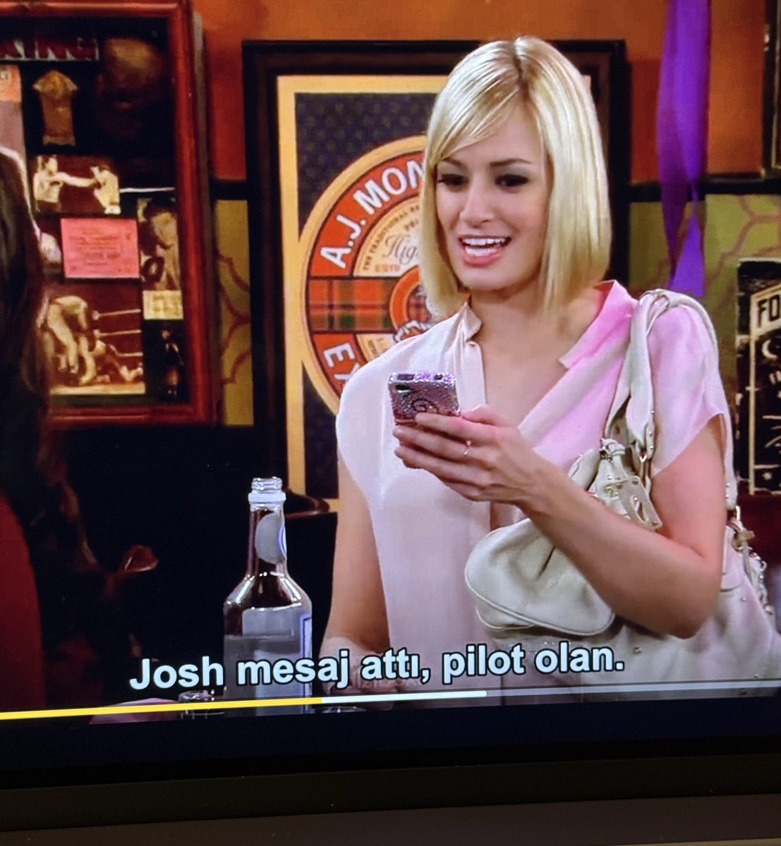 IS THAT A TWENTY ONE PILOTS REFERANCE???????