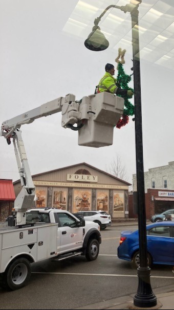 Public Works elves are out today! 🛻🎄👀#FoleyMN