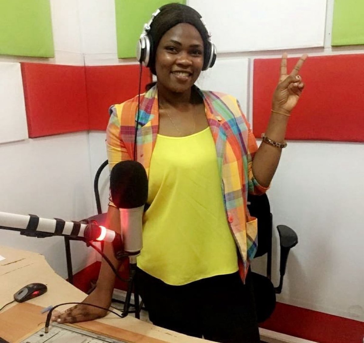 yo_badman's tweet image. She was working at a particular media station— 2018 , she dated a co-worker and they had s€x as usual—- after few months the guy was effected with gono — sad 😔 

The guy wasn’t interested in her anymore so he dumped her and moved on with his life— fear women, but not SM divas…