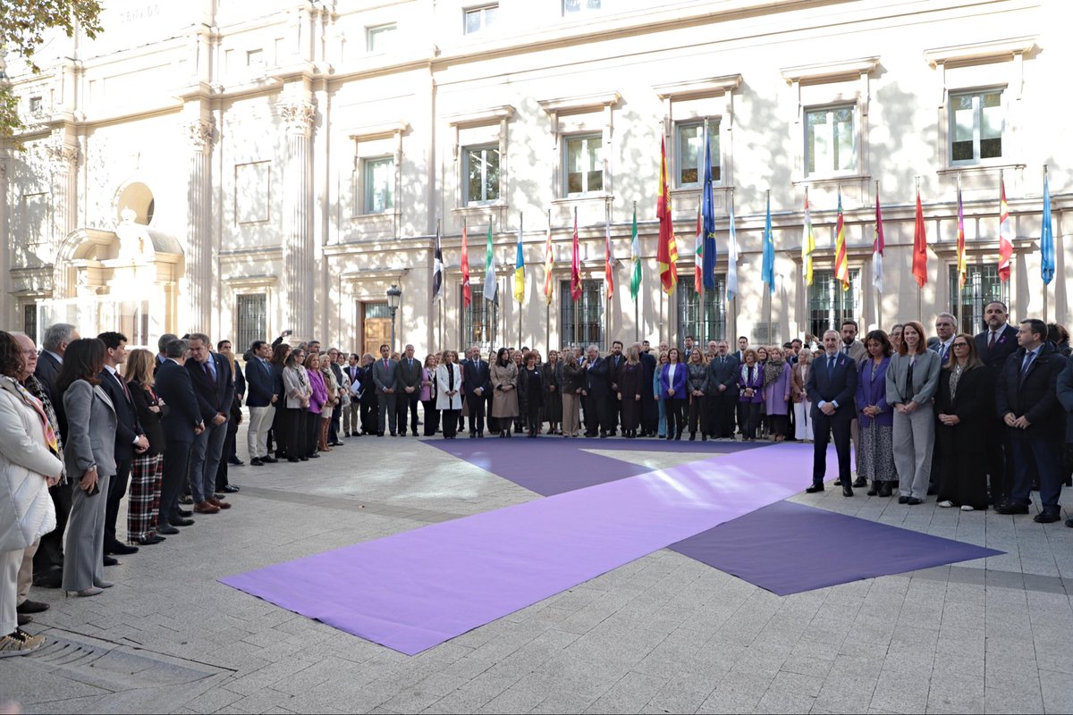 “Matamos por Dios, matamos por el orden, matamos por cariño. Qué especie de raza es esta raza nuestra en que la religión se hace fanatismo, la política corrupción y hasta el amor, el santo, el divino amor, padre de la vida, se convierte en asesinato?”. Alfredo Calderon (1915)