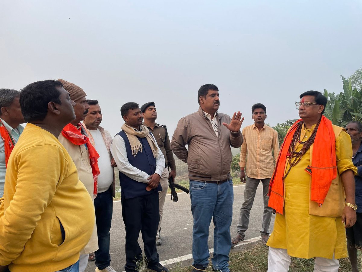 नारायणपुर प्रखंड अंतर्गत लोरम धार के आसपास लगभग 500 एकड़ कृषि भूमि सालभर जलस्तर कम न होने के कारण गंभीर रूप से प्रभावित रहती है, जिससे स्थानीय किसानों को भारी क्षति उठानी पड़ती है।

इस समस्या पर बीते कुछ दिनों से कार्यकर्ताओं एवं स्थानीय लोगों के साथ निरंतर विचार-विमर्श के बाद कल