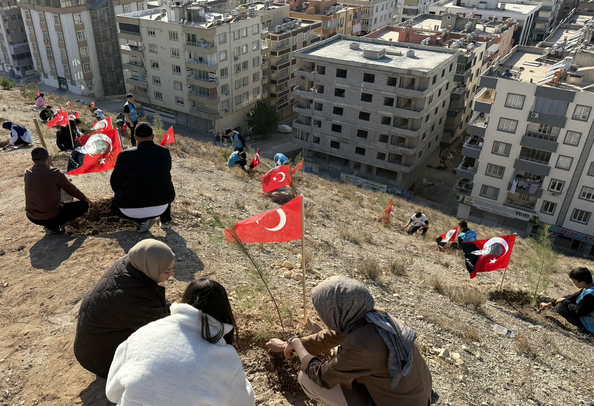 BaskapanSalih's tweet photo. “#Başbuğ’a Saygı Yeşil #VATANA Nefes!”
Başbuğ #AlparslanTürkeş'in Doğum Günü Anısına, Birecik Şehitler Ormanımıza 250 Fidan Diktik. Bilge Liderimiz #Bahçeli'nin 'Yeşil #VATAN’ Ülküsüyle #Başbuğumuzun İzindeyiz.@dbdevletbahceli @ayyildirim1 @demrcioglu1905 @LutfuNebioglu @DursunNar46 @_tahasahn_ @Enesyilmaz_0663 @necmiyildirim06 @bakirbostanci