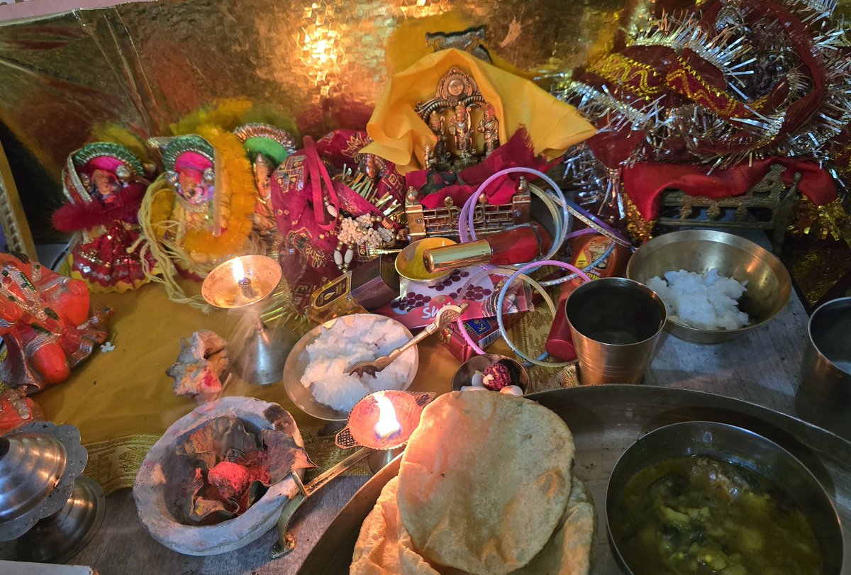 UPADHYAY_aNu98's tweet image. मन में बसाकर तेरी मूर्ति,
उतारूँ मैं गिरधर तेरी आरती,
मन में बसाकर तेरी मूर्ति,
उतारूँ मैं गिरधर तेरी आरती।।
🙏🚩