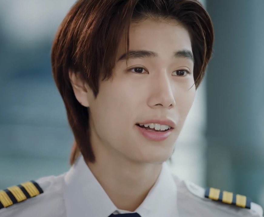 ixpondering's tweet image. แล้วถ้ามันเป็น นักเลง vs นักบิน จะเป็นไงวะ 😭🫵🏻