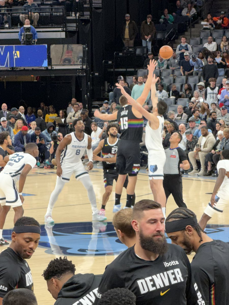 aaronemig's tweet photo. Jokic is unreal up close. Totally different level seeing him live.
#NBA #Jokic #GameNight https://t.co/MvoY9Nf3B8