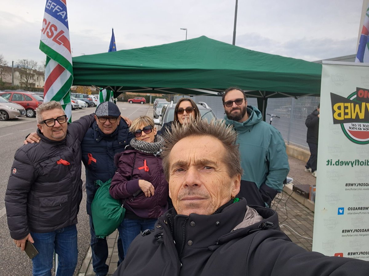FlywebRadio's tweet image. Oggi eravamo in diretta davanti allo stabilimento Amdarori di Cesena per ascoltare le voci di tante donne lavoratrici 25 Nov. #lavoro #giornatamondialecontrolaviolenzasulledonne