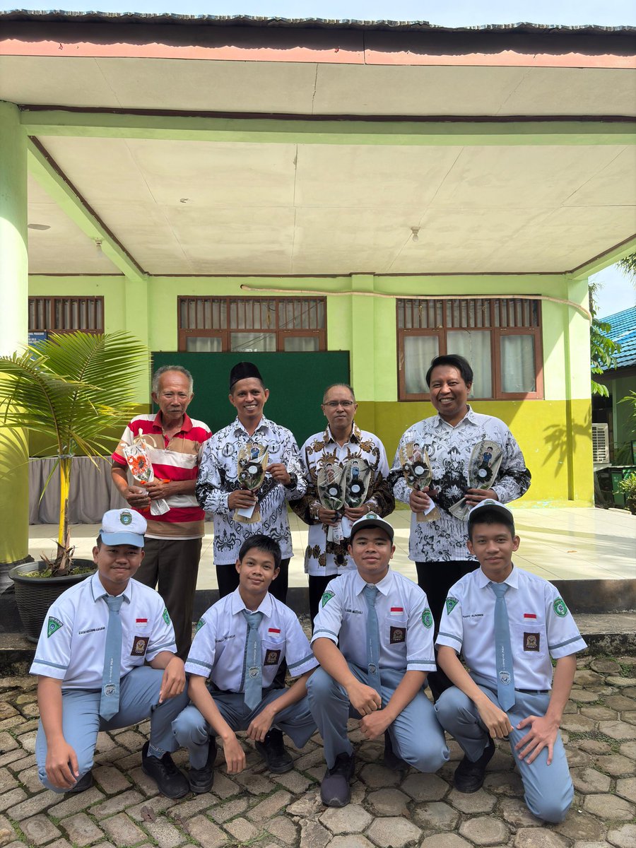budiloddong's tweet photo. Semoga menjadi guru yang dirindukan oleh siswa... https://t.co/vTUaeY9TUL