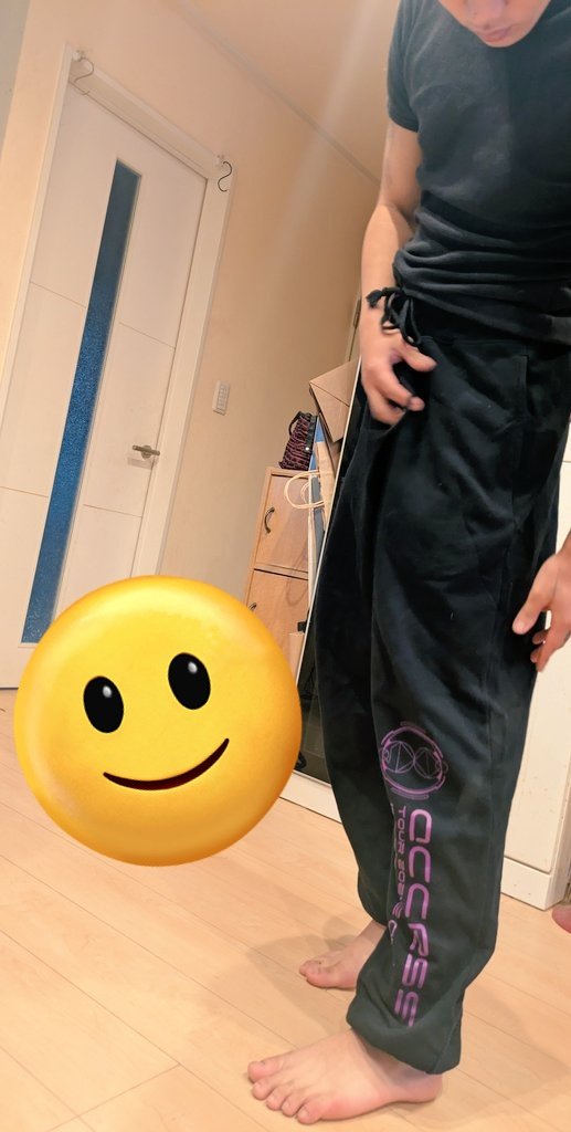 最近、一緒にLIVE行けてませんけど布教活動はしっかり続けている息子っち

今日は、accessロゴ全開で大都会へ遊びに行きまんた

寒いのにサンダル…
冬でも薄着な私の子だわぁ～