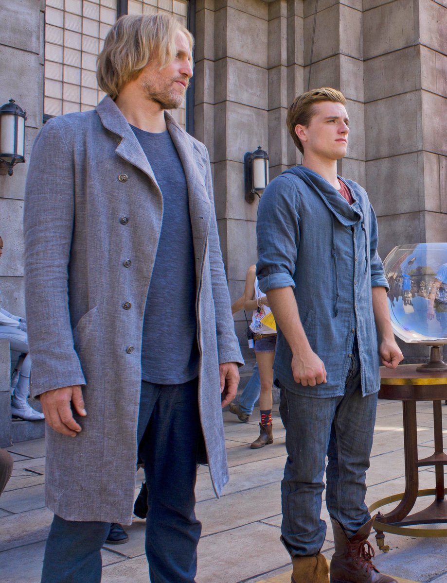 luneartt's tweet image. let&apos;s all look like papa