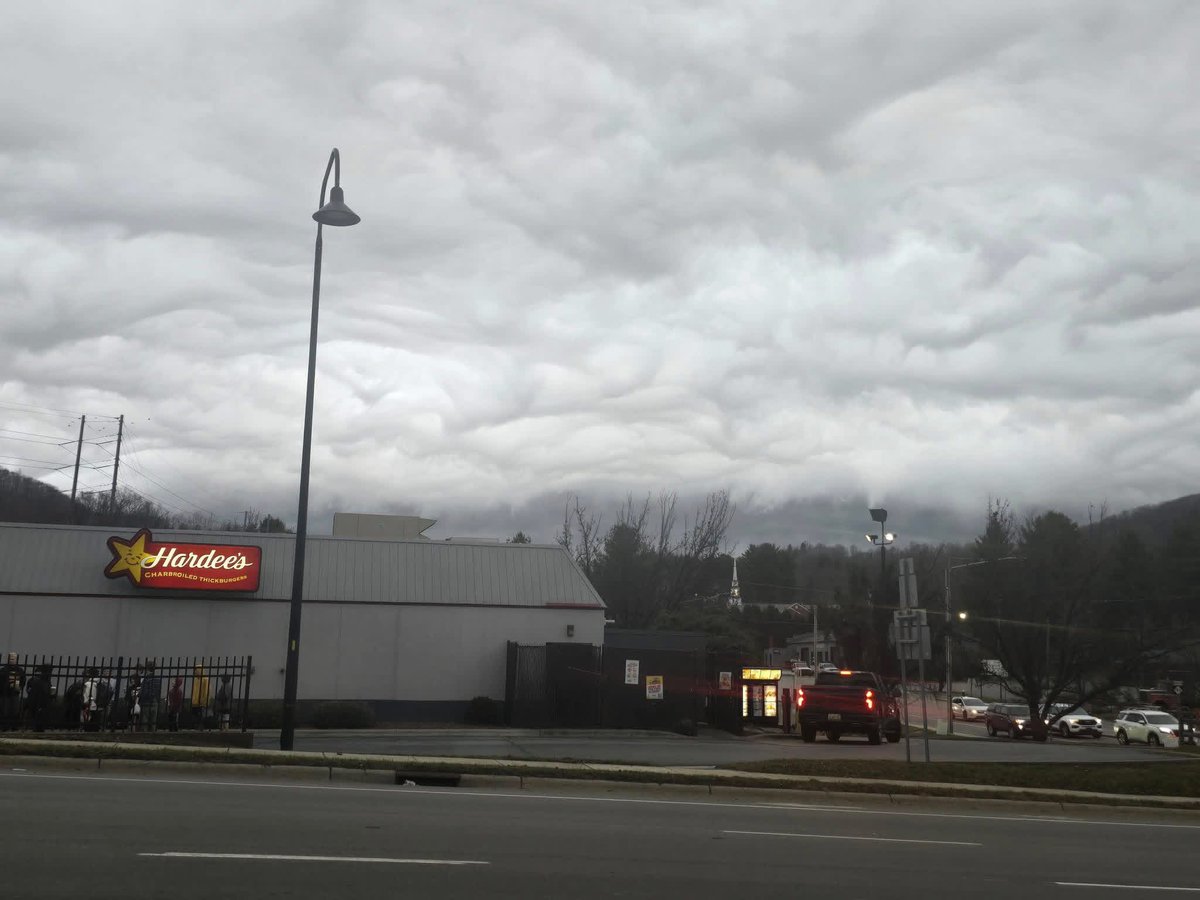 JamesHu27192912's tweet image. That moment when you can see the weather coming in over the mountains. Classic High Country scene this morning! 🌥️

Photo: Rob Moore

#HighCountry #Boone #WataugaCounty #NCMountains #MountainWeather