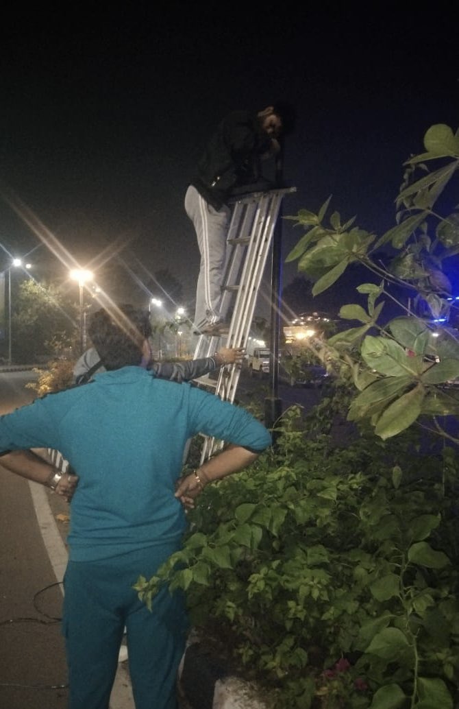 BSCL_BBSR's tweet image. Street lights of Smart Janpath and the central medians are being maintained regularly, ensuring well lit and safe streets for all.

#SmartCity #SmartJanpath #SafetyFirst