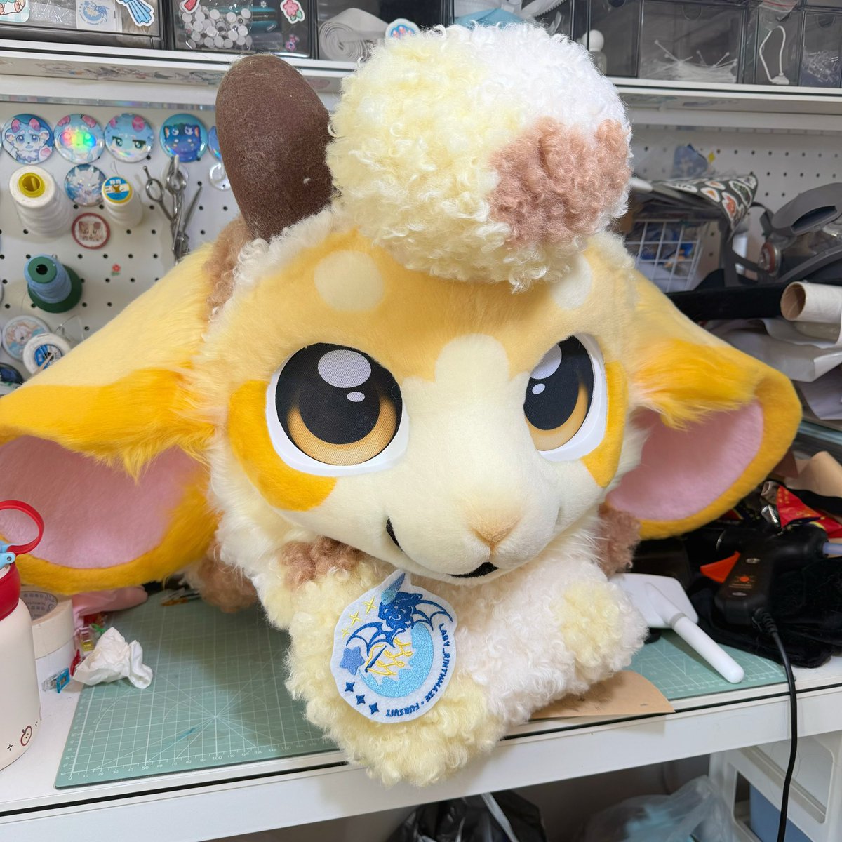 mjn09369549's tweet image. The new premade is almost finished!
 
I really love this color scheme, it‘s so warm and cozy, like a little sun!（I almost went blind while shaving.😎🥹）

#furry #fursuit