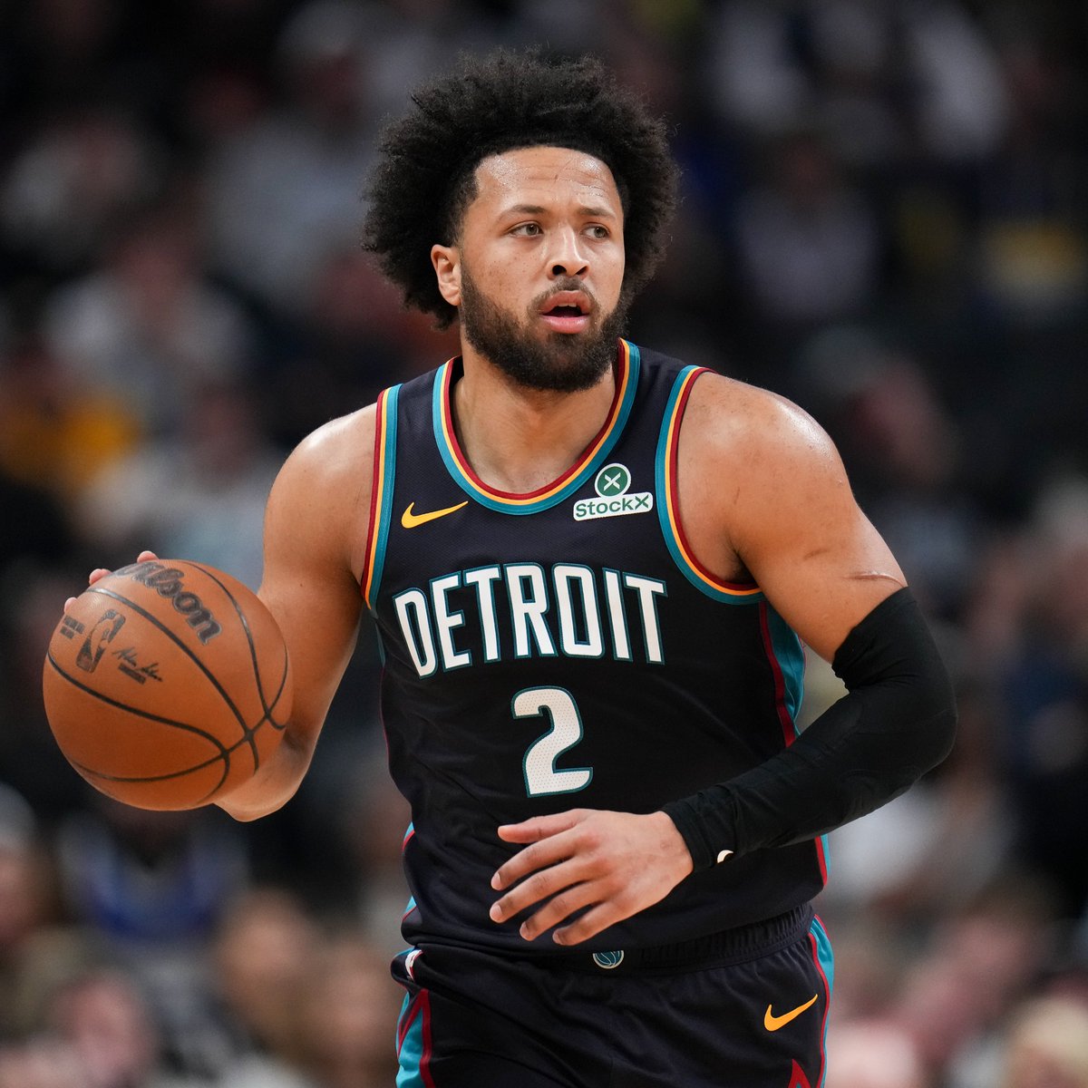 WINNING WAYS: The top three teams in the Eastern Conference – No. 1 Detroit Pistons, No. 2 Toronto Raptors and No. 3 Miami Heat – extended their winning streaks last night. Detroit has matched a franchise record with 13 straight victories. Toronto has won eight in a row for the 