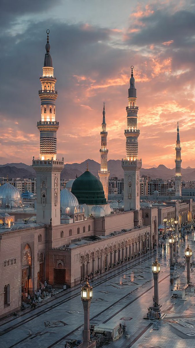 khutbatululama's tweet photo. مشکل حالات اور درود شریف 
ایک مرتبہ ہمارے حضرت ڈاکٹر عبدالحی صاحب عارفی ؒ نے ارشاد فرمایا کہ جب تم کسی مشکل اور پریشانی میں ہو تو اس وقت درود شریف کثرت سے پڑھا کرو۔ پھر اس کی وجہ بیان کرتے ہوئے فرمایا کہ میرے ذوق میں ایک بات آتی ہے۔ وہ یہ کہ حدیث شریف میں آتا ہے