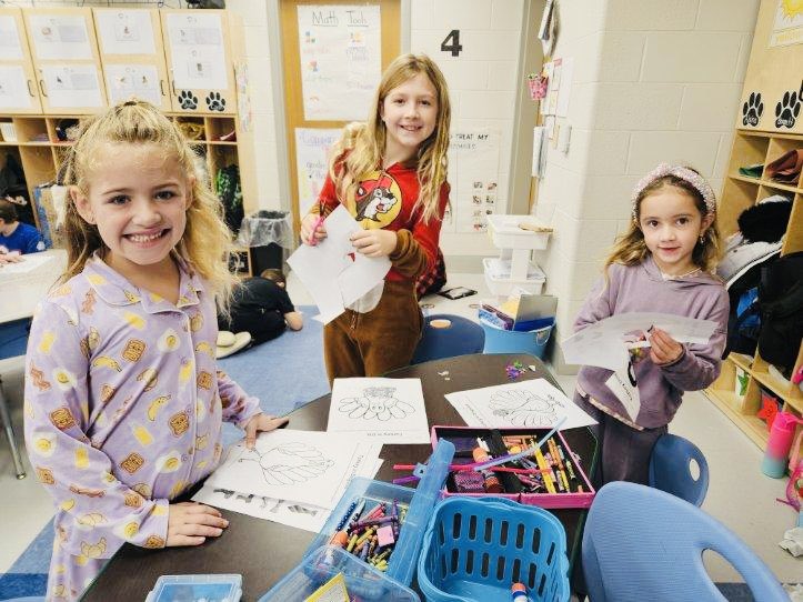 After listening to “Turkey Trouble” we disguised our own Turkey with our 4th grade reading buddies! 🦃🧡