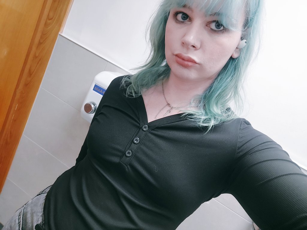 Fia_dbc's tweet image. does anyone want a housewife? this 9-5 life is not for me