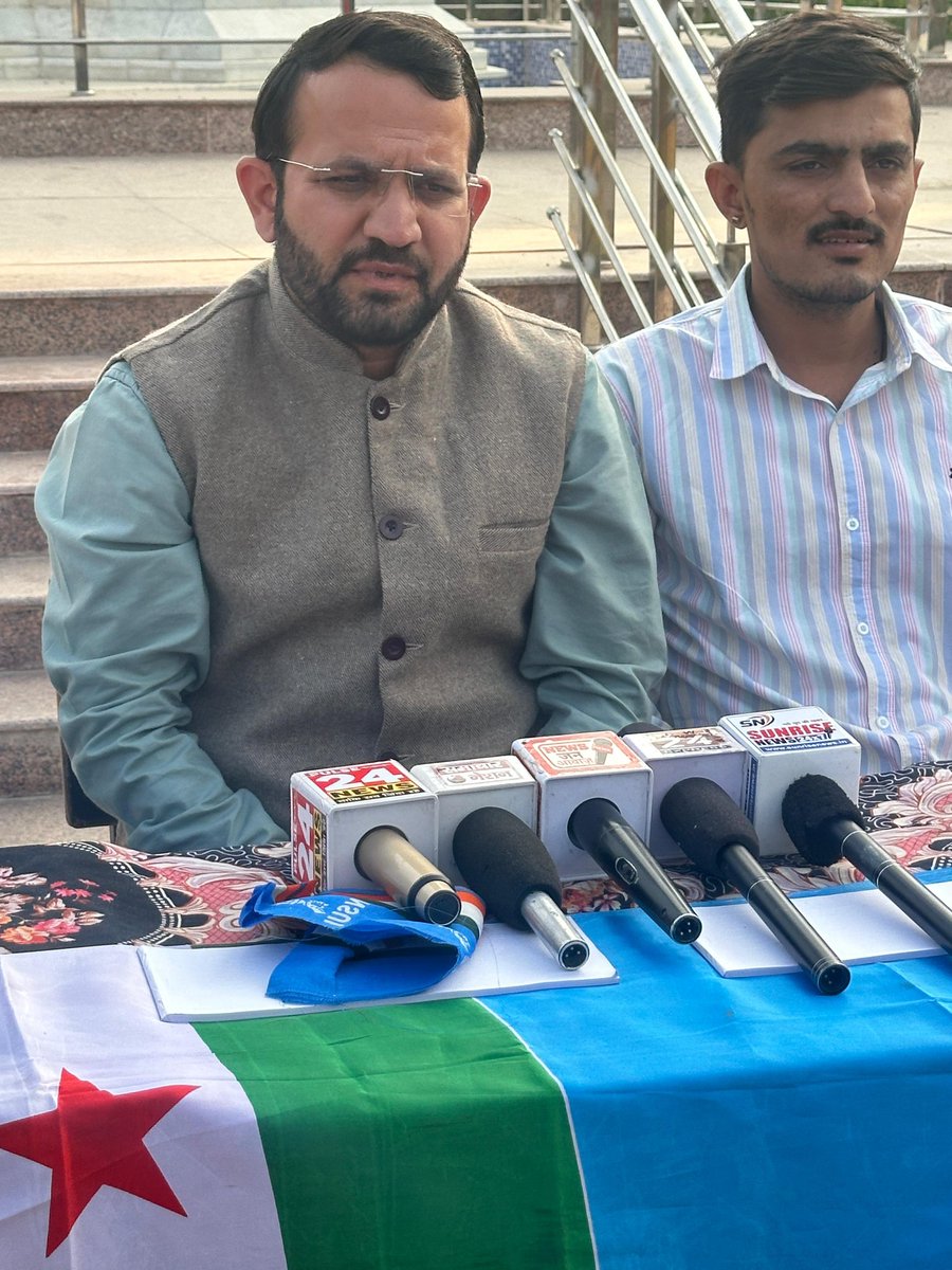 DrBabluSolanki's tweet image. #प्रेस_वार्ता_NSUI_जोधपुर 
NSUI जोधपुर की जय नारायण व्यास विश्वविद्यालय की NSUI इकाई द्वारा छात्र संवाद और सदस्यता अभियान  कैम्पस में छात्रों समस्याओं के संदर्भ में प्रेस वार्ता का आयोजन किया गया 
@ashokgehlot51
@varunchoudhary2
@VinodJakharIN
@Akhileshyadavin 
@nsui