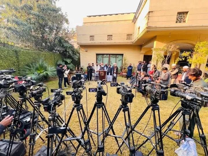 جب قانون کمزوروں کو مزید کمزور کرے،
تو اسے ماننے سے انکار فرض بن جاتا ہے۔

#JUIRejects27thAmendment