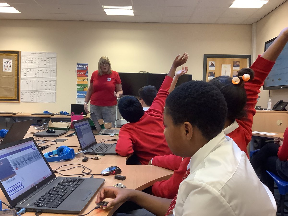 allsaintsbootle's tweet image. Year 6 had a great lesson in coding today with Micro:bits Thanks @hodge_jo #Computing