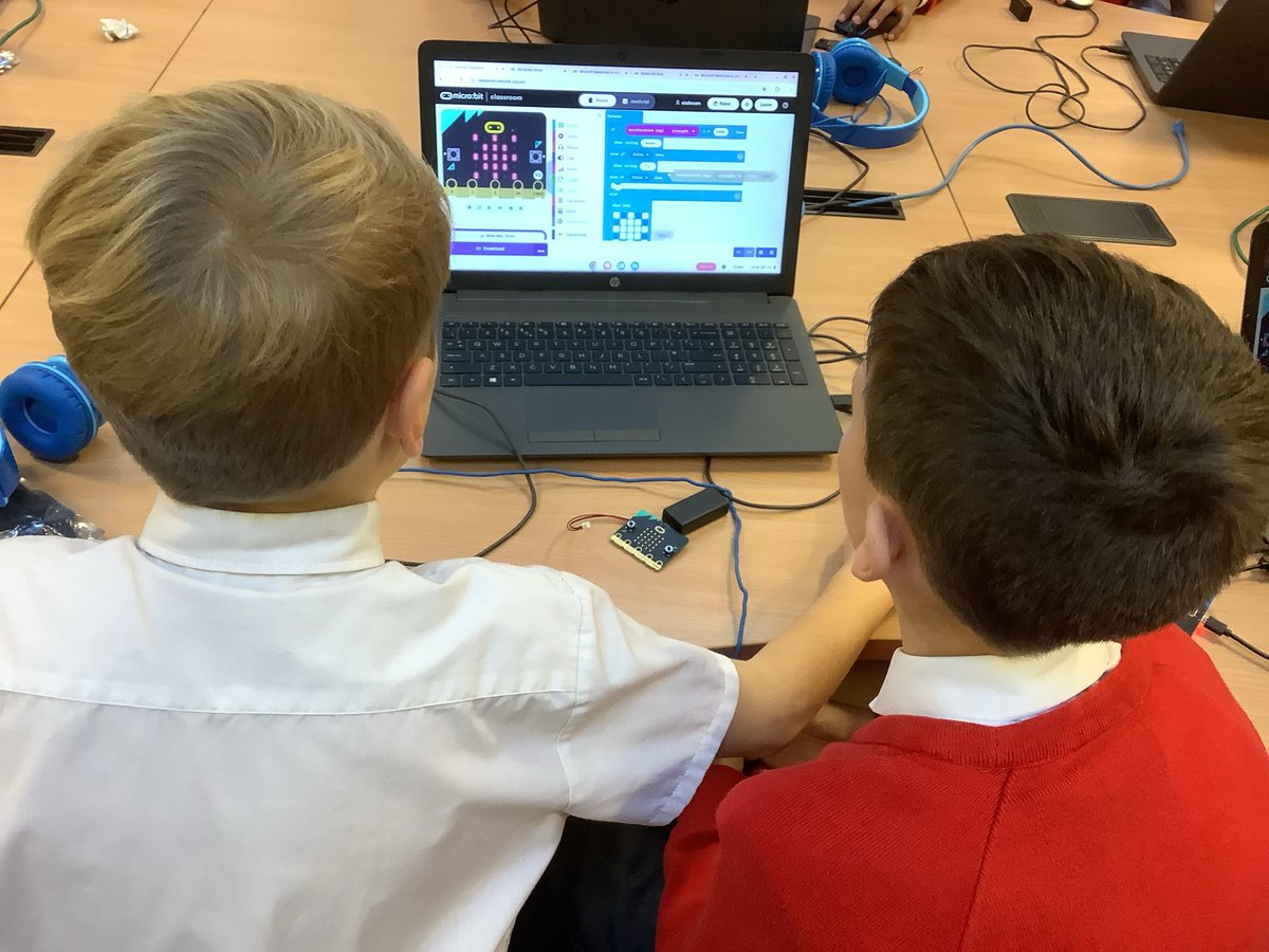 allsaintsbootle's tweet image. Year 6 had a great lesson in coding today with Micro:bits Thanks @hodge_jo #Computing