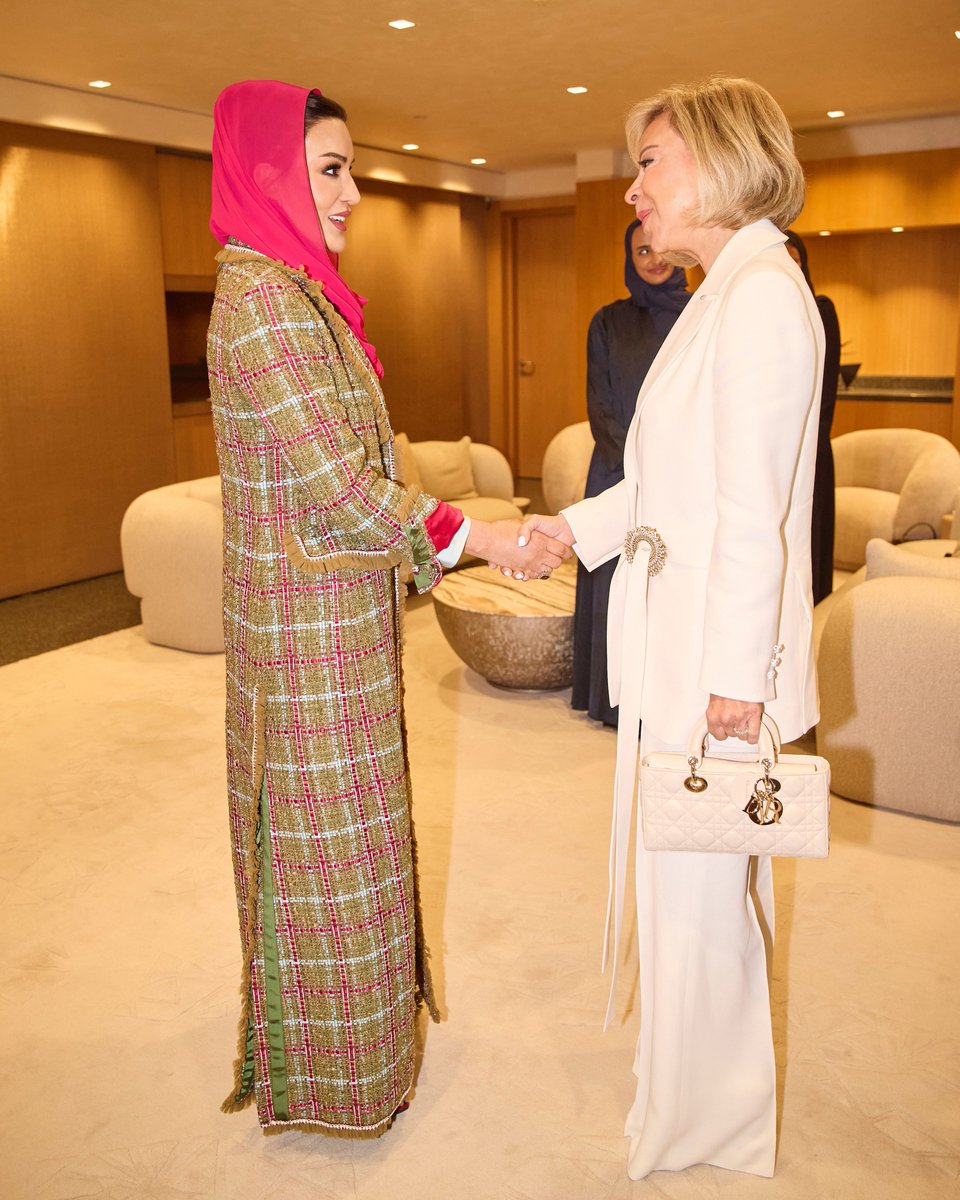 موزا بنت ناصر Moza bint Nasser tweet media