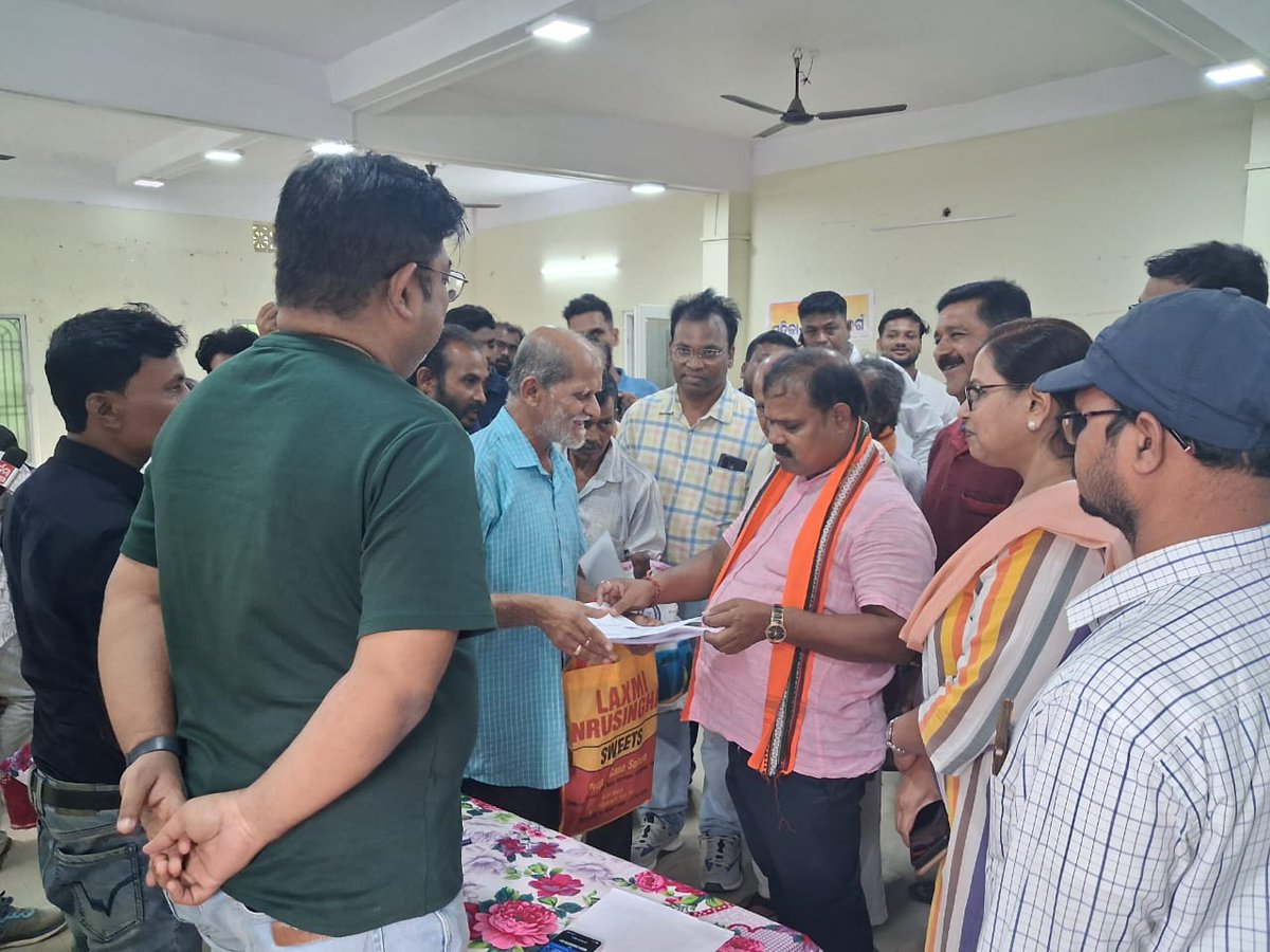 BDO_BEGUNIAPADA's tweet image. Organization of #BBSA camp at Beguniapada Block Premises in presence of Hon&apos;ble MLA, PRI Members and DDRC Staff. A total no of 197 no of beneficiaries registered for different benefits.