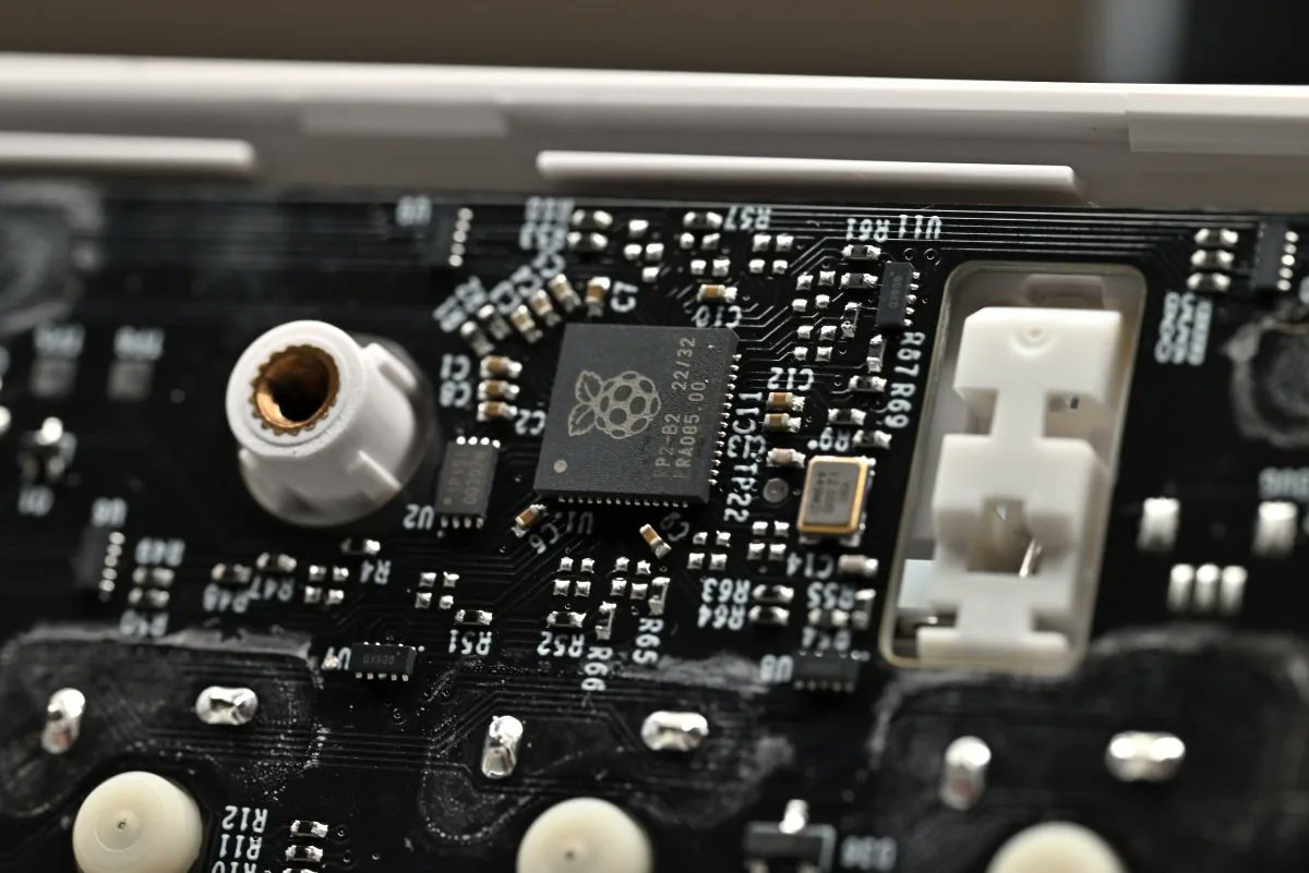 Raspberry_Pi's tweet image. Check out @mmehatronika&apos;s excellent (and loooong!) Raspberry Pi 500+ review. There are some fantastic photos you won&apos;t want to miss...

magazinmehatronika.com/en/raspberry-p…