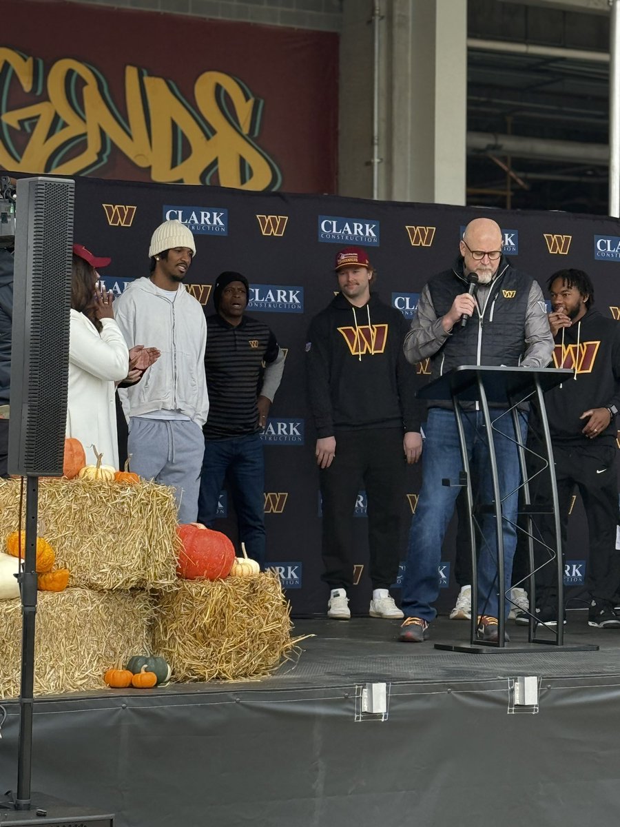 NBC4Sports's tweet image. Jayden Daniels at Northwest Stadium for the 24th annual Harvest Feast

#Commanders #RaiseHail 

@JPFinlayNBCS