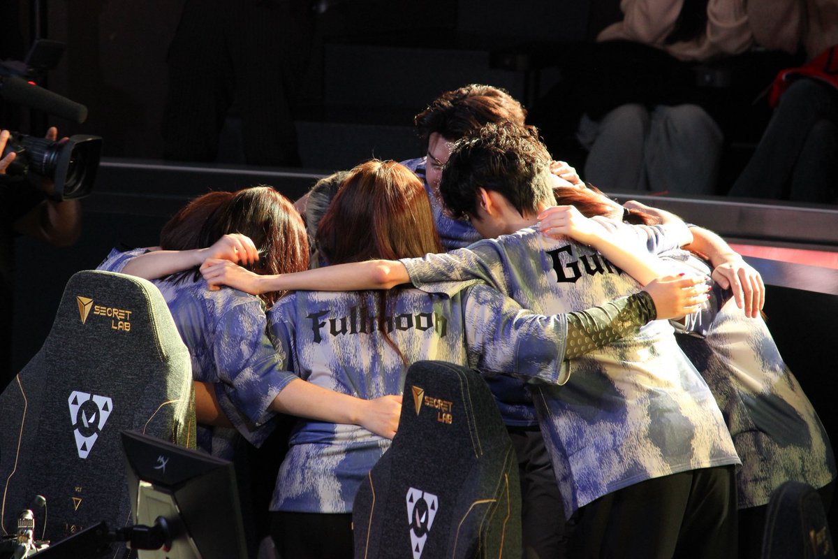 FullMoon tweet media