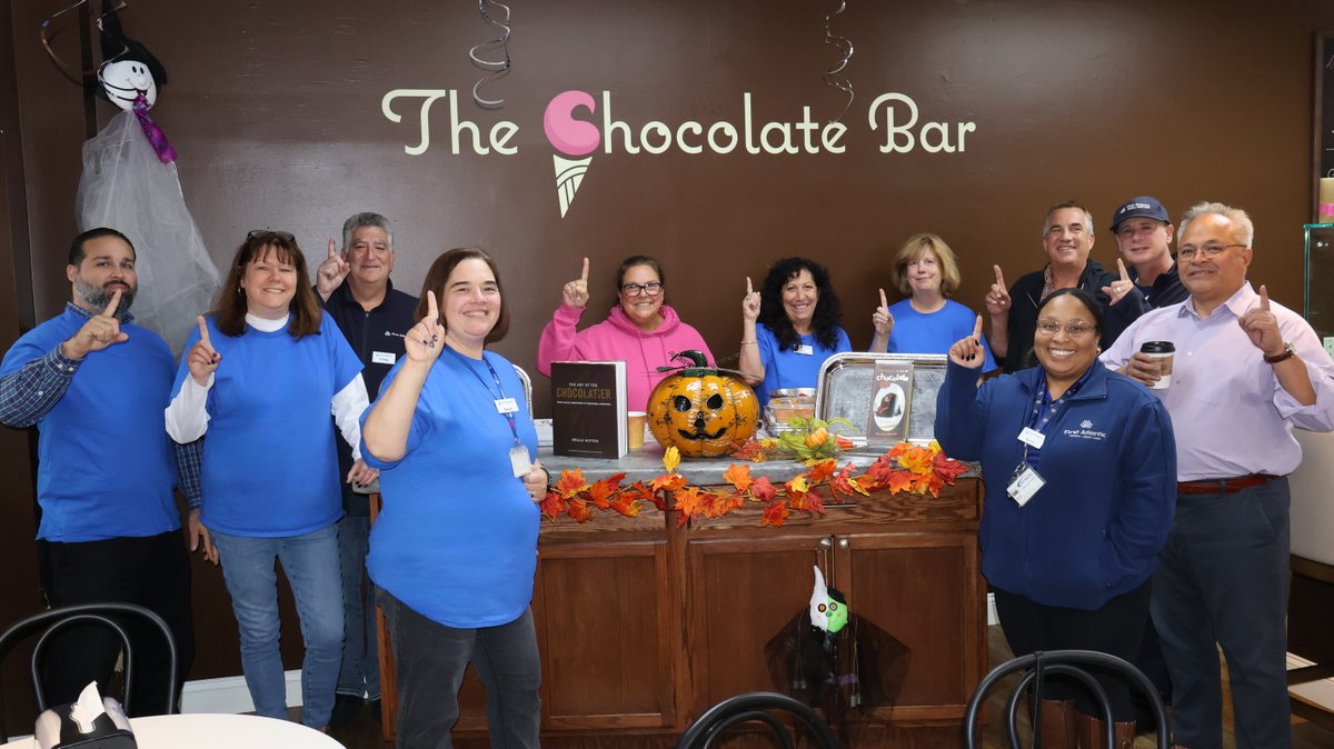 FirstAtlanticCU's tweet image. A few more sweet moments at The Little Silver Chocolate Bar 💙 Thank you to our amazing team for helping make this initiative happen! We’re so grateful for everyone who supports local.