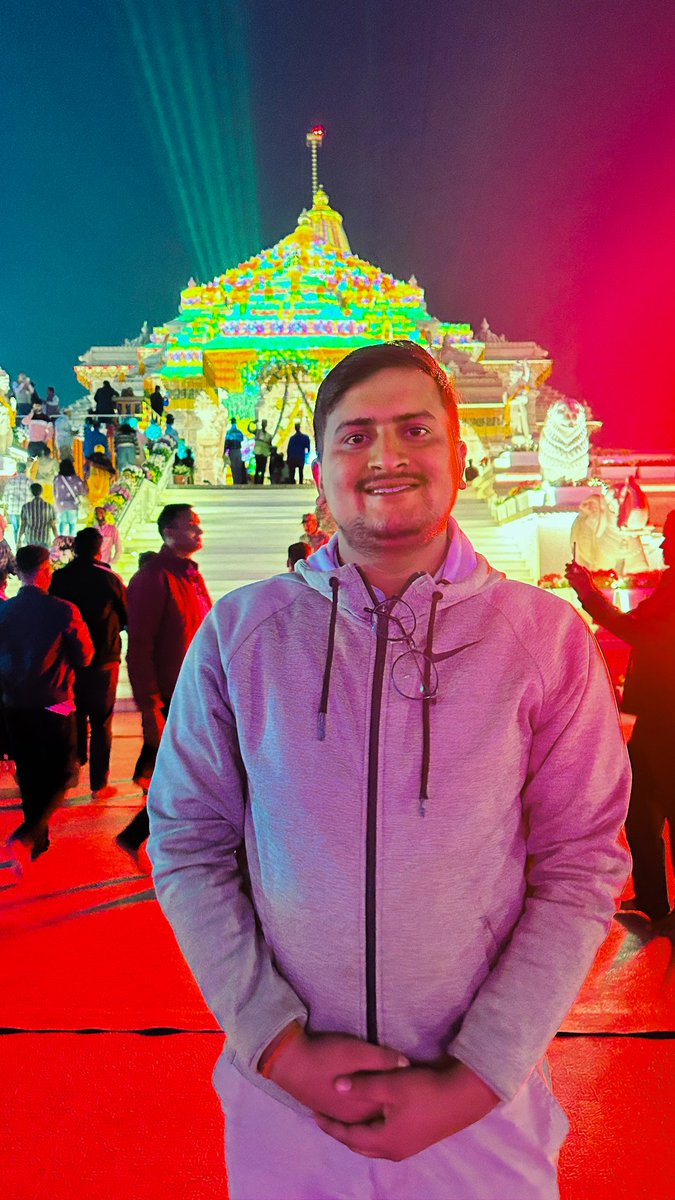 ayodhyavloggers's tweet photo. इतिहास के पन्नों से आस्था के शिखर तक 🚩 
Jai Shree Ram 🛕 Ram Mandir Ayodhya 

#Ayodhya #ayodhyarammandir #RamMandir https://t.co/8nDprO1BV0