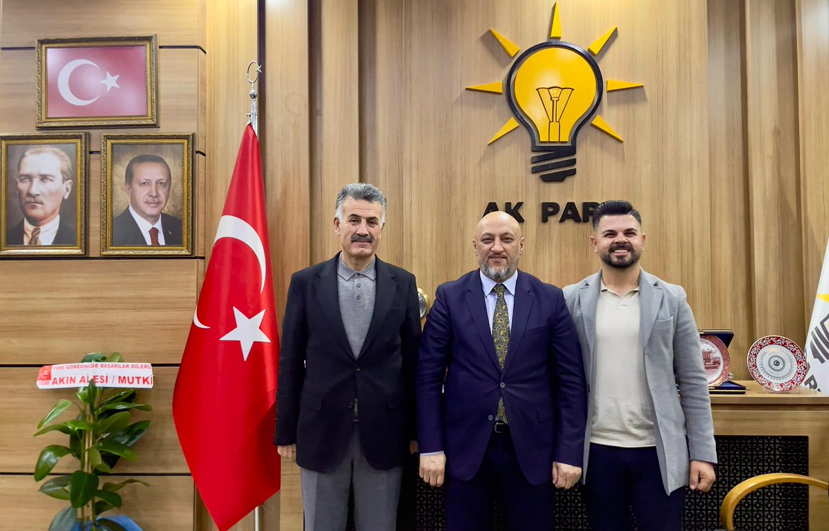 Güroymak belediye Başkanımız Sn. Eşref Mutlu, İl Başkanımız Sn.<a href="/EnginGunceoglu/">Engin Günceoglu</a>’na hayırlı olsun ziyaretinde bulundular. 

Değerli Başkanımıza ziyaretlerinden ötürü teşekkür ediyoruz.