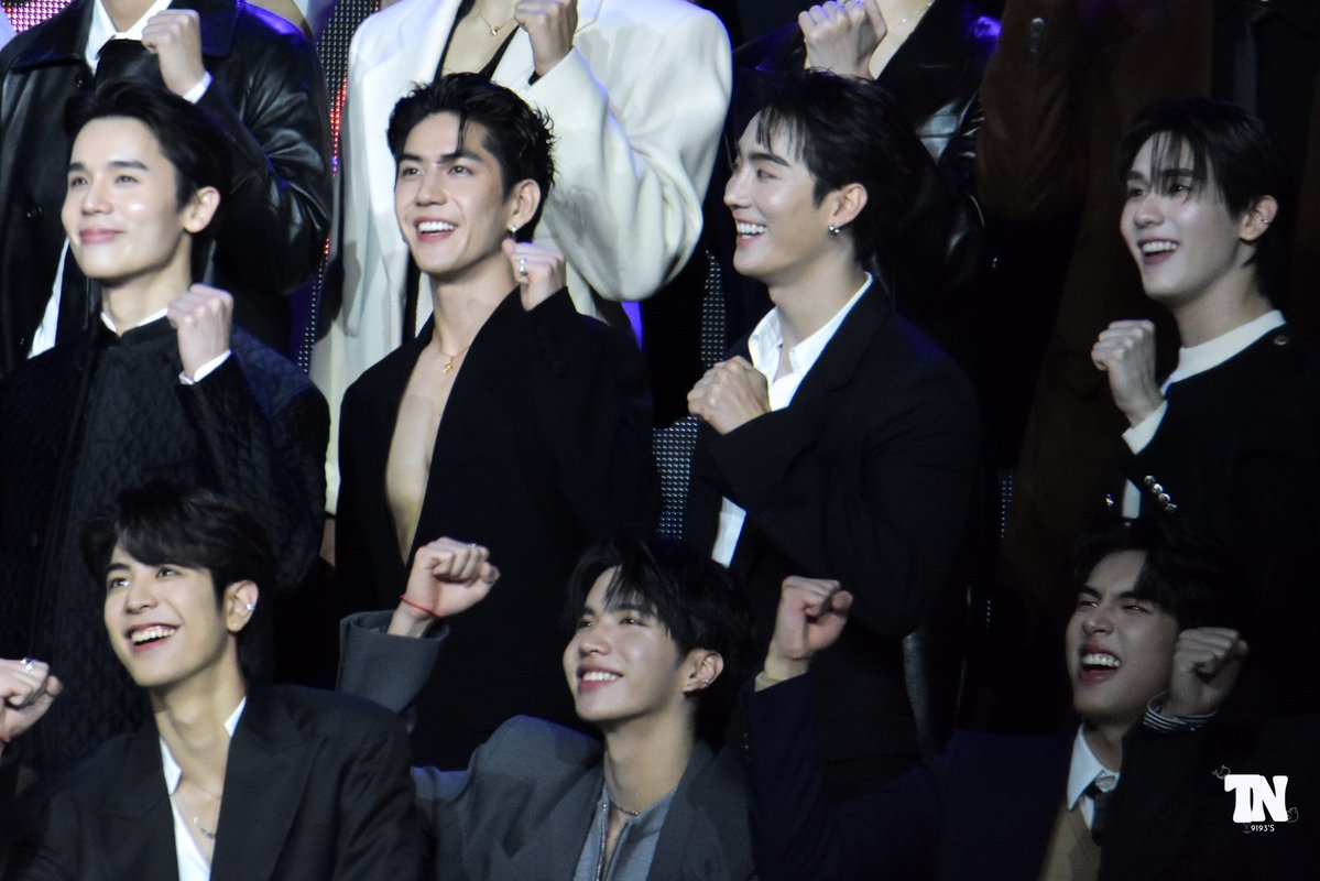 TN9193s's tweet image. 25.11.25

แก๊งเฮีย🥹🩵🧡

#GMMTV2026 
#jimmyyjp #sea_tawinan #fforce_ #kasibook