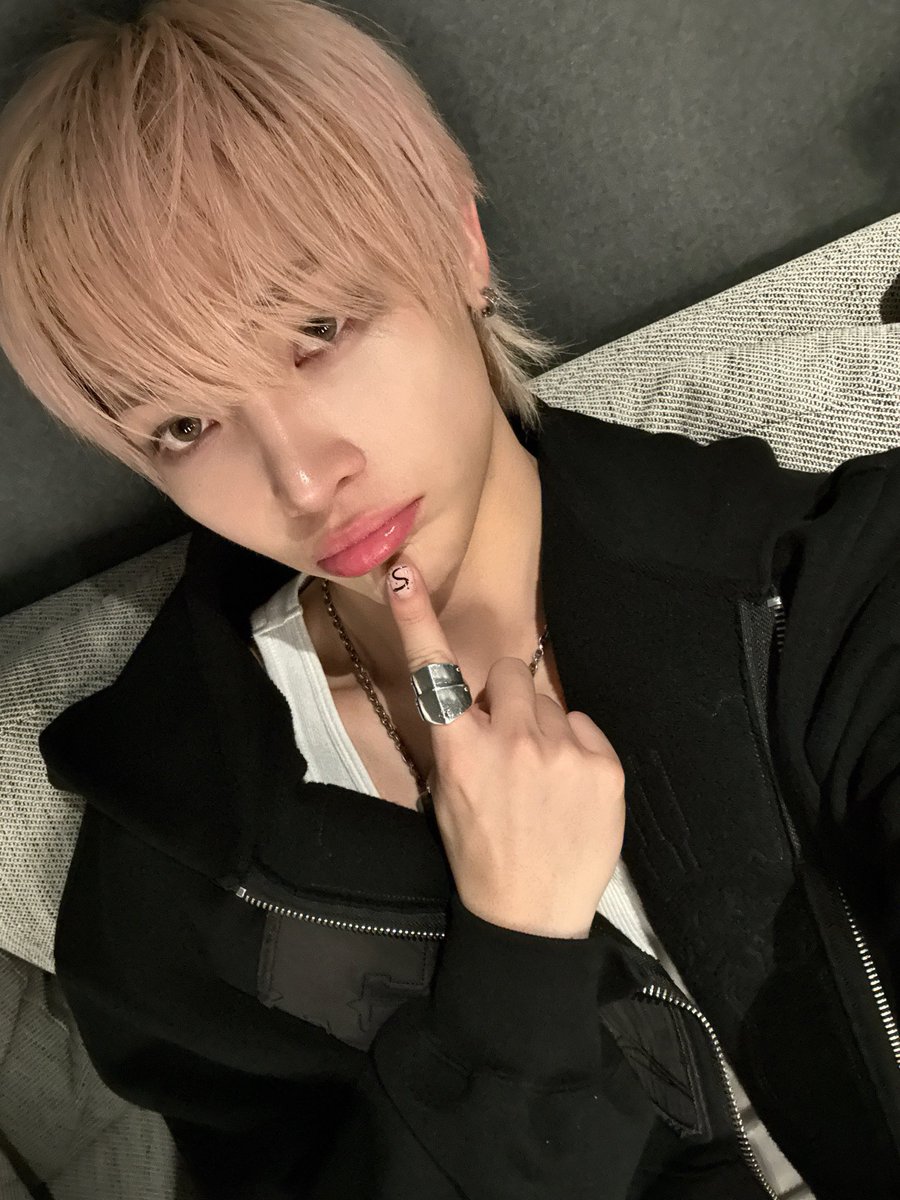 i'm miss sugar pink, liquor, liquor lips
hit me with your sweet love
steal me with a kiss

#LUNÉJidoriDay #LUNÉSelcaDay
#andTEAM
#andTEAM_NICHOLAS #NICHOLAS
<a href="/andTEAM_members/">&TEAM</a>