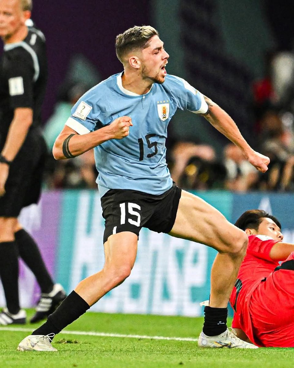 Facu_________3's tweet image. Que Halconcito Valverde tenga hoy poder para inclinar la balanza sobre el técnico de la selección es un síntoma brutal de lo bajo que estamos. Hablamos de un jugador cuyo momento más recordable en la celeste fue festejar un lateral, y que cuando estalló el caos en la Copa América…