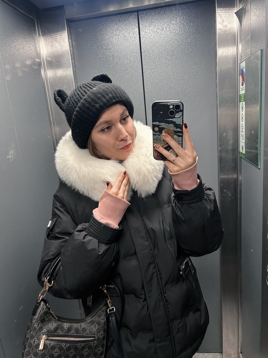 Все никак не сниму эти меха с капюшона 
Ну чисто дама с горностаем… Хотя Да Винчи явно задумывал что-то другое 🧐