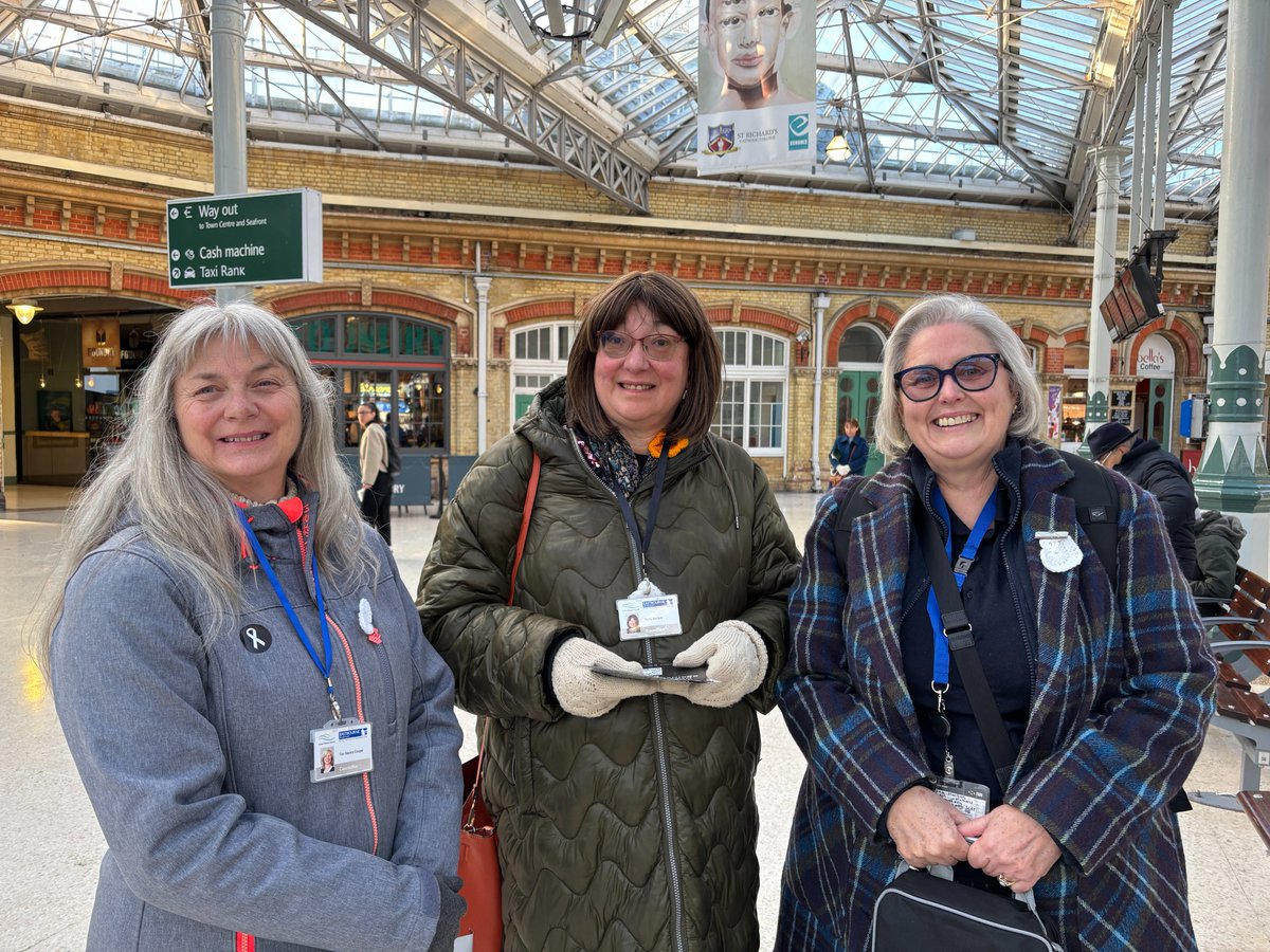 SoutheastCRP's tweet image. Scores of passengers have been given a message of love with knitted white hearts for White Ribbon Day.  

The knitted and crocheted hearts offered a gesture of care to passengers, railway staff and businesses in Eastbourne and Hastings.

#communityrail #whiteribbonuk