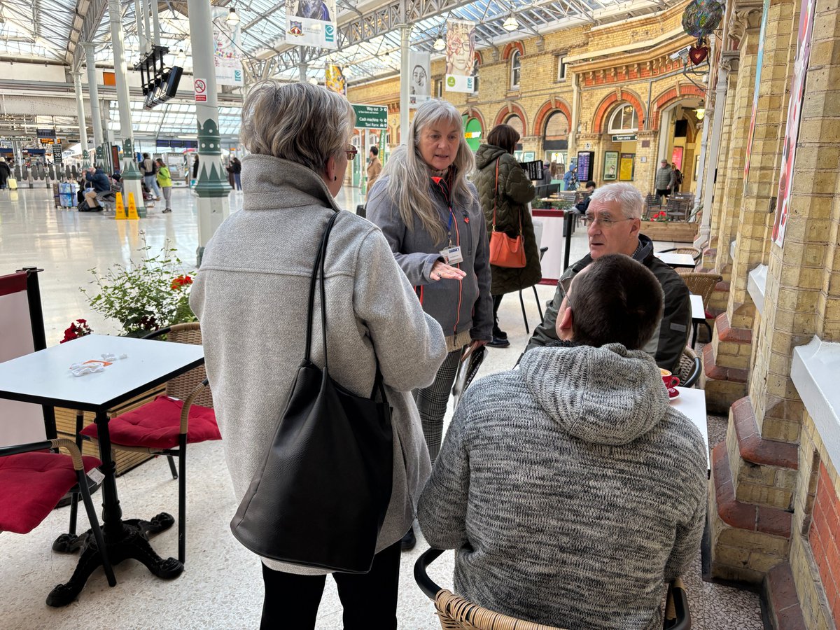 SoutheastCRP's tweet image. Scores of passengers have been given a message of love with knitted white hearts for White Ribbon Day.  

The knitted and crocheted hearts offered a gesture of care to passengers, railway staff and businesses in Eastbourne and Hastings.

#communityrail #whiteribbonuk