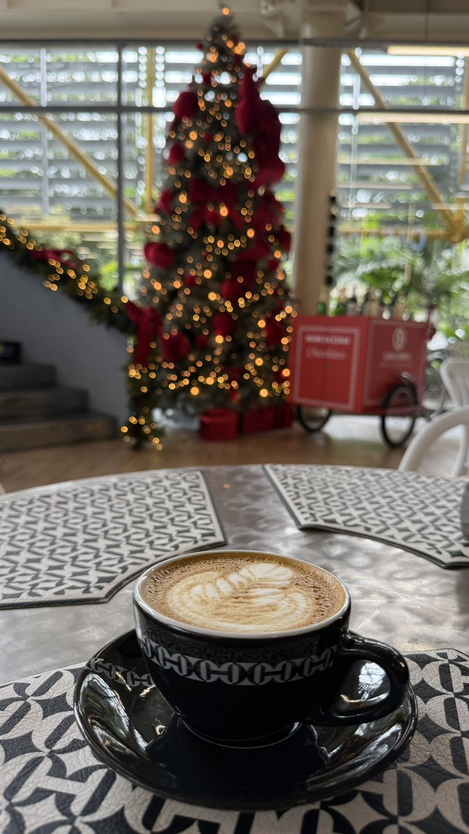 Un café mientras espero algo que deseo que pase pronto…..